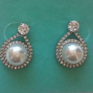 Delicate faux Pearl earrings
